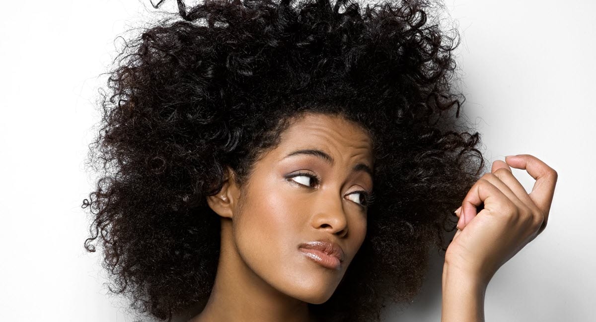 L'illustration de l'article: "3 solutions pour lutter contre la chute des cheveux chez les femmes black"