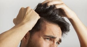 L'illustration de l'article: "Quelles sont les principales causes de la chute de cheveux ?"